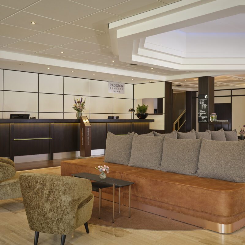 Park Plaza Eindhoven reception lobby sitting area